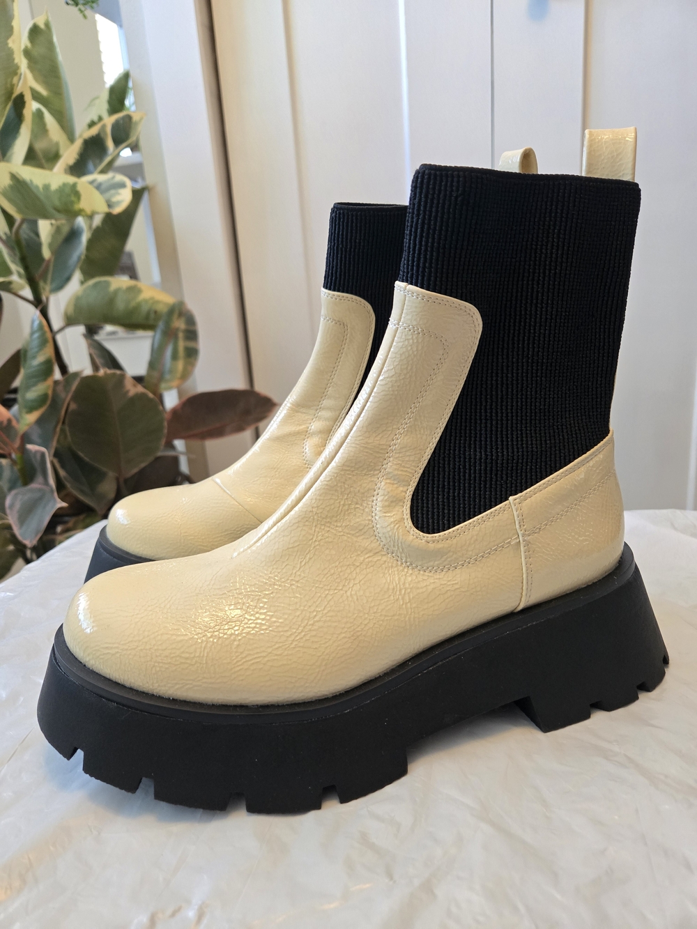 Circus by Sam Edelman Cream and Black Platform Chelsea Booties